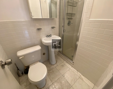 East 65 Street - Photo Thumbnail 6