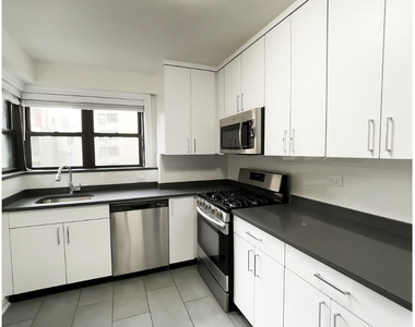 East 89th Street - Photo Thumbnail 4