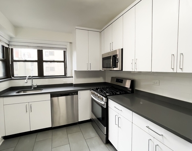 East 89th Street - Photo Thumbnail 4