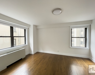 East 89th Street - Photo Thumbnail 3