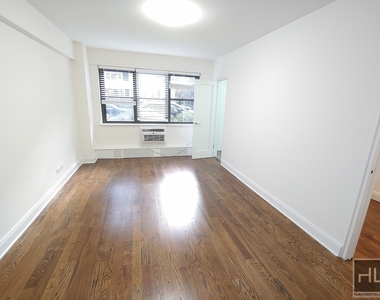 East 69 Street - Photo Thumbnail 2