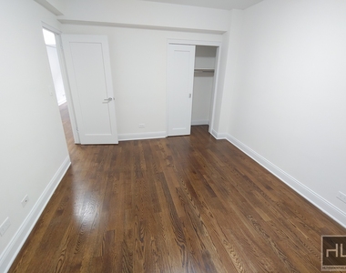 East 69 Street - Photo Thumbnail 3