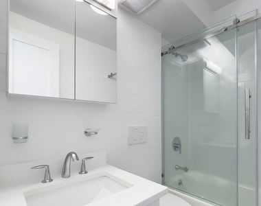 East 56 Street - Photo Thumbnail 6