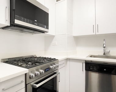 East 56 Street - Photo Thumbnail 4
