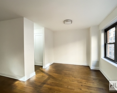 East 56 Street - Photo Thumbnail 2