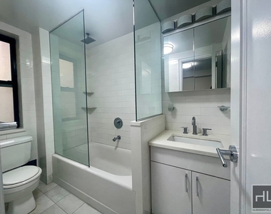 East 38 Street - Photo Thumbnail 5