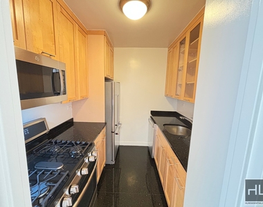 West 87th Street - Photo Thumbnail 3