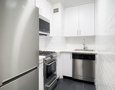 East 56 Street - Photo Thumbnail 5