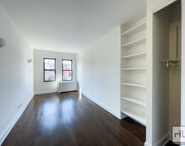 West 22 Street - Photo Thumbnail 4