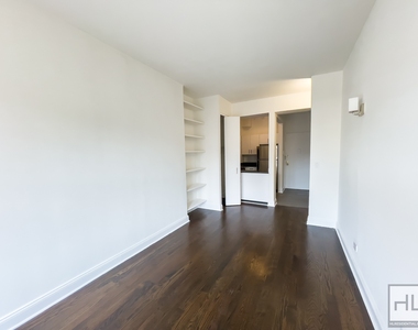 West 22 Street - Photo Thumbnail 3