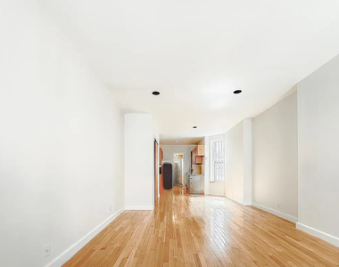 48th Street/10th Avenue - Photo Thumbnail 3