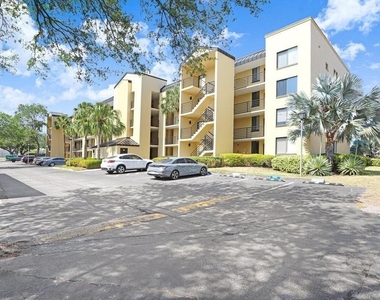 2424 W Tampa Bay Boulevard - Photo Thumbnail 1