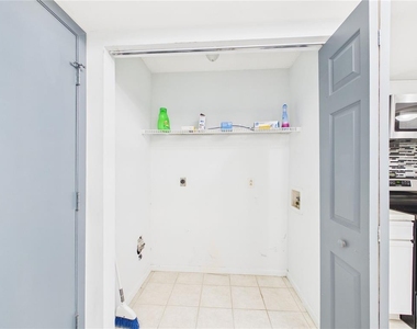 11239 Cedar Hollow Lane - Photo Thumbnail 7