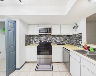 11239 Cedar Hollow Lane - Photo Thumbnail 5