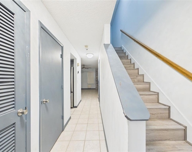11239 Cedar Hollow Lane - Photo Thumbnail 4