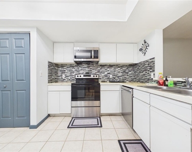 11239 Cedar Hollow Lane - Photo Thumbnail 13