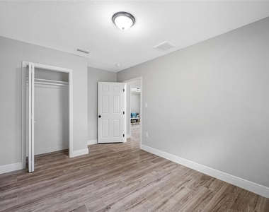 1901 E New Orleans Avenue - Photo Thumbnail 16