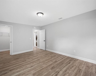 1901 E New Orleans Avenue - Photo Thumbnail 10