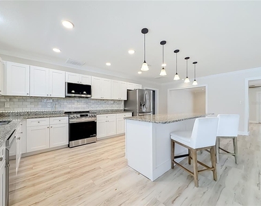 8270 30th Avenue N - Photo Thumbnail 18