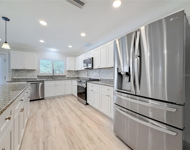8270 30th Avenue N - Photo Thumbnail 12