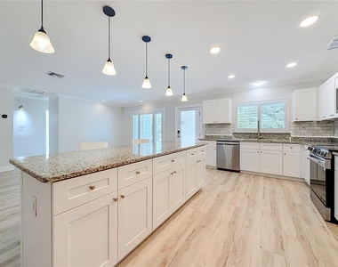 8270 30th Avenue N - Photo Thumbnail 11