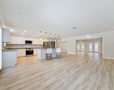 8270 30th Avenue N - Photo Thumbnail 7