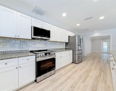 8270 30th Avenue N - Photo Thumbnail 16