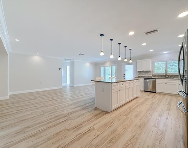 8270 30th Avenue N - Photo Thumbnail 10