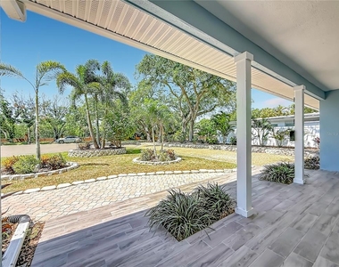 8270 30th Avenue N - Photo Thumbnail 5