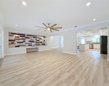 8270 30th Avenue N - Photo Thumbnail 22