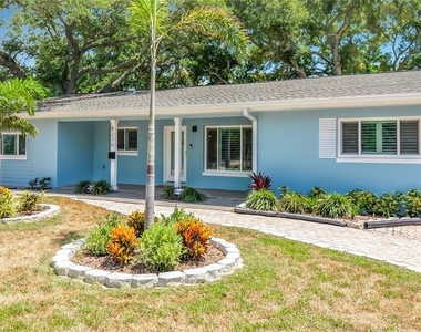 8270 30th Avenue N - Photo Thumbnail 3