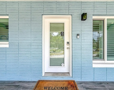 8270 30th Avenue N - Photo Thumbnail 6