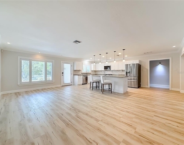 8270 30th Avenue N - Photo Thumbnail 8