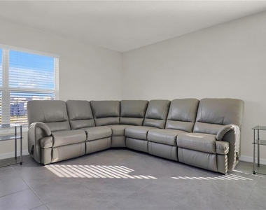 5546 Logan Cave Avenue - Photo Thumbnail 6