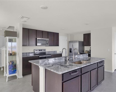 5546 Logan Cave Avenue - Photo Thumbnail 7