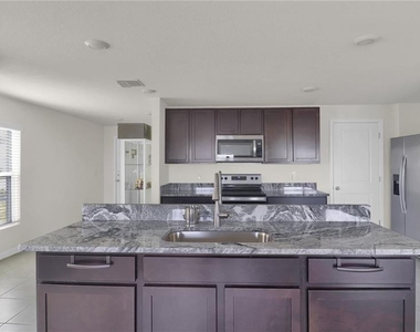 5546 Logan Cave Avenue - Photo Thumbnail 8