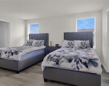 5546 Logan Cave Avenue - Photo Thumbnail 16
