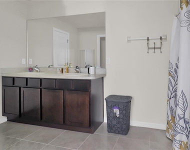 5546 Logan Cave Avenue - Photo Thumbnail 20