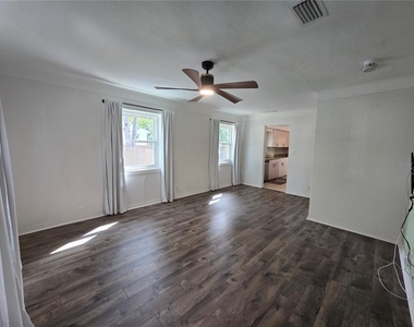 6001 Cedar Street Ne - Photo Thumbnail 3