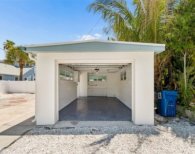 8125 Bayshore Drive - Photo Thumbnail 13