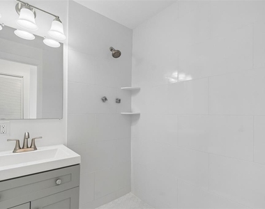 8125 Bayshore Drive - Photo Thumbnail 17