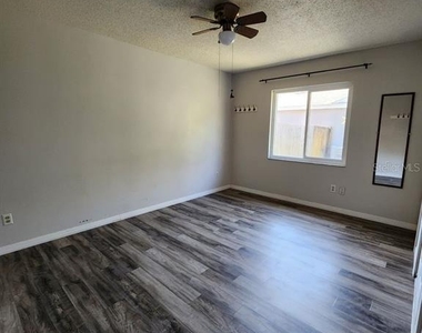 221 Loch Low Drive - Photo Thumbnail 5