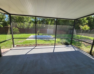 221 Loch Low Drive - Photo Thumbnail 12