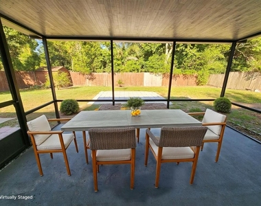 221 Loch Low Drive - Photo Thumbnail 11