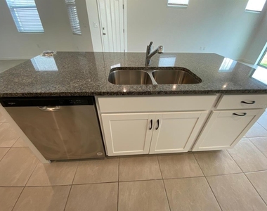 9076 Ocean Tide Way - Photo Thumbnail 7