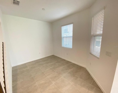 9076 Ocean Tide Way - Photo Thumbnail 5