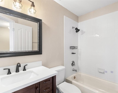 10114 Farmingdale Place - Photo Thumbnail 9