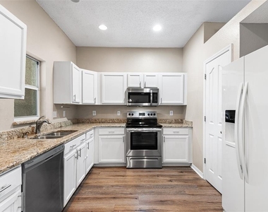 10114 Farmingdale Place - Photo Thumbnail 4