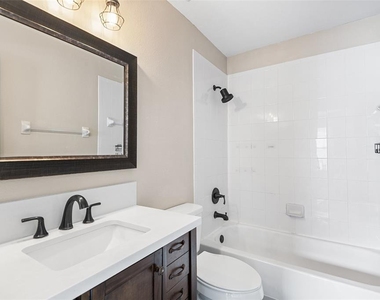 10114 Farmingdale Place - Photo Thumbnail 7