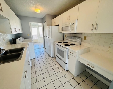 605 Ridge Terrace - Photo Thumbnail 5